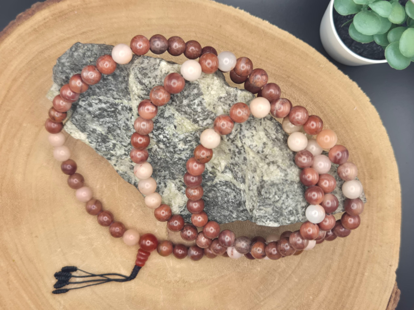 Handgefertigte Mala aus Jaspis mit natürlicher, erdiger Farbstruktur